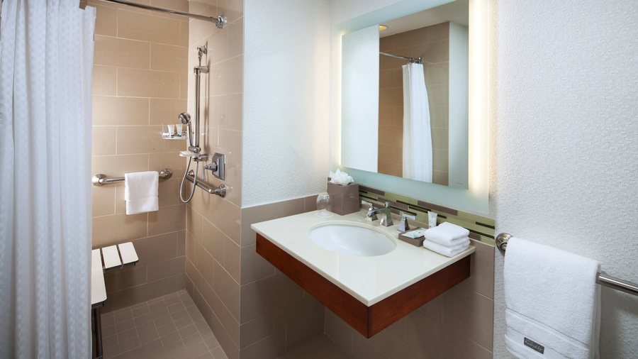 Executive Inn Suites — Bathroom