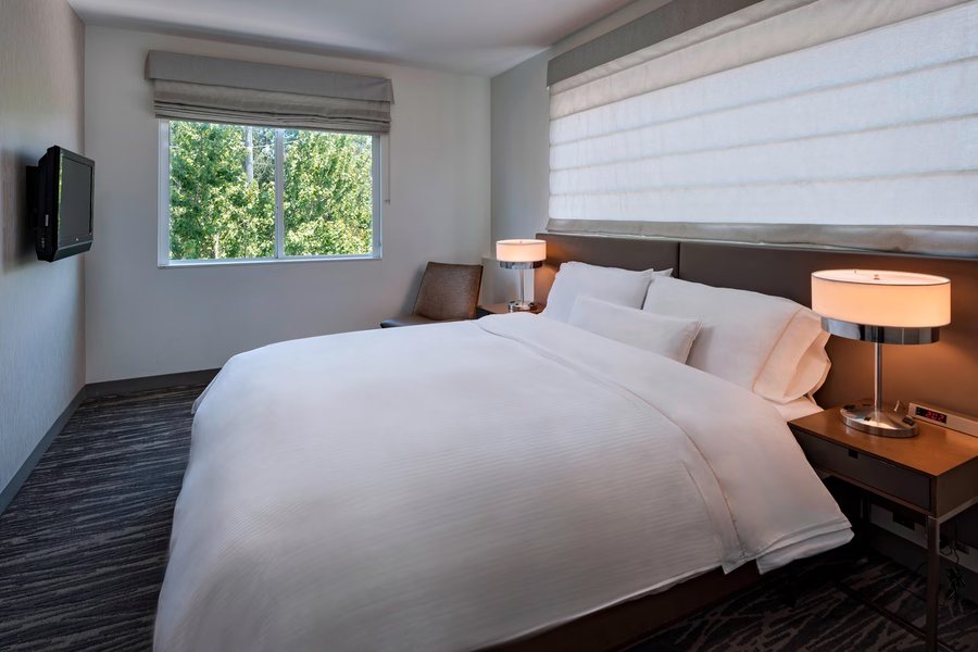 Executive Inn Suites — Guest room