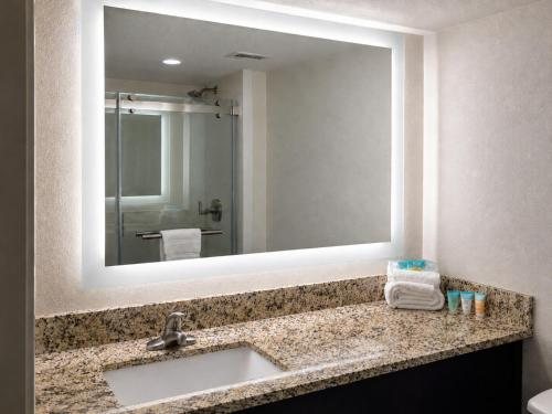 Expedition Lodge Estes Park — Bathroom