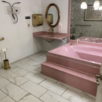 Expedition Lodge — Bathroom