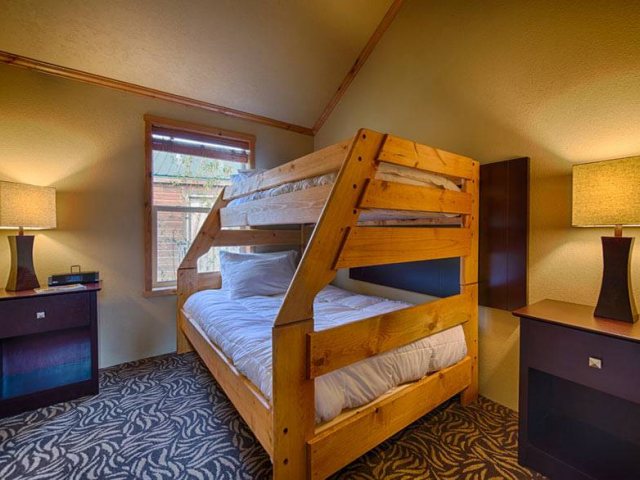 Explorer Cabins At Yellowstone — Guest room