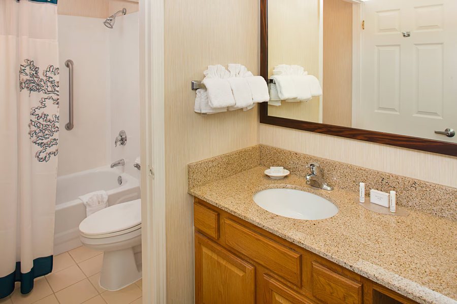 Express Inn Suites Ontario CA — Bathroom