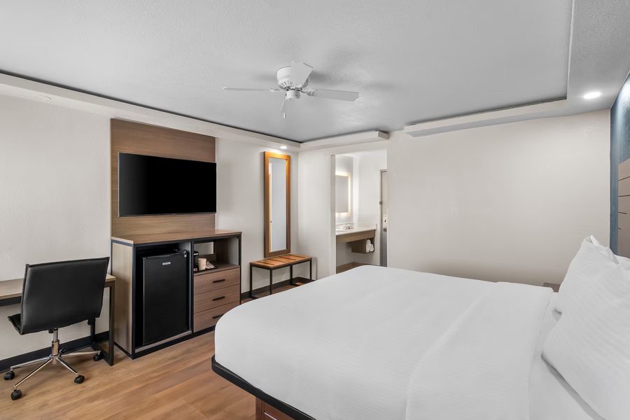 Extended Stay America Arlington Six Flags — Guest room