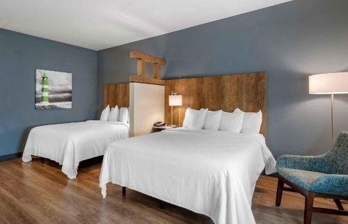 Extended Stay America Asheville Tunnel Rd — Guest room