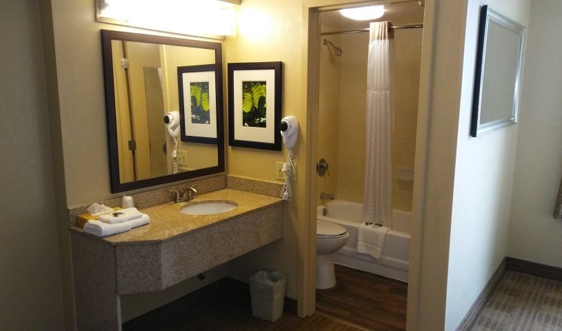 Extended Stay America Atlanta Marietta Interstate N Pkwy — Bathroom