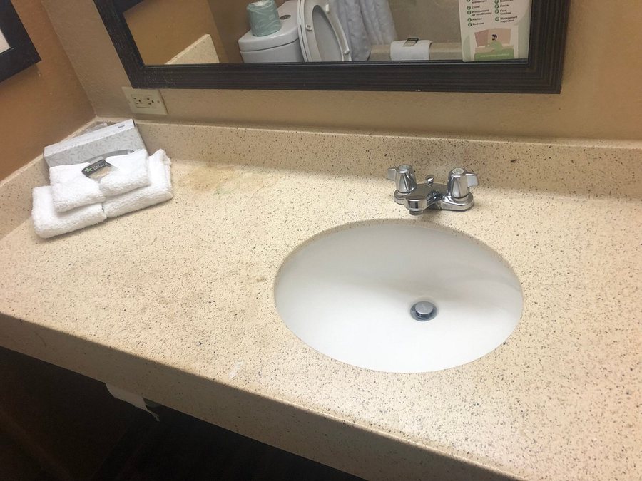 Extended Stay America Atlanta Perimeter Crestline — Bathroom