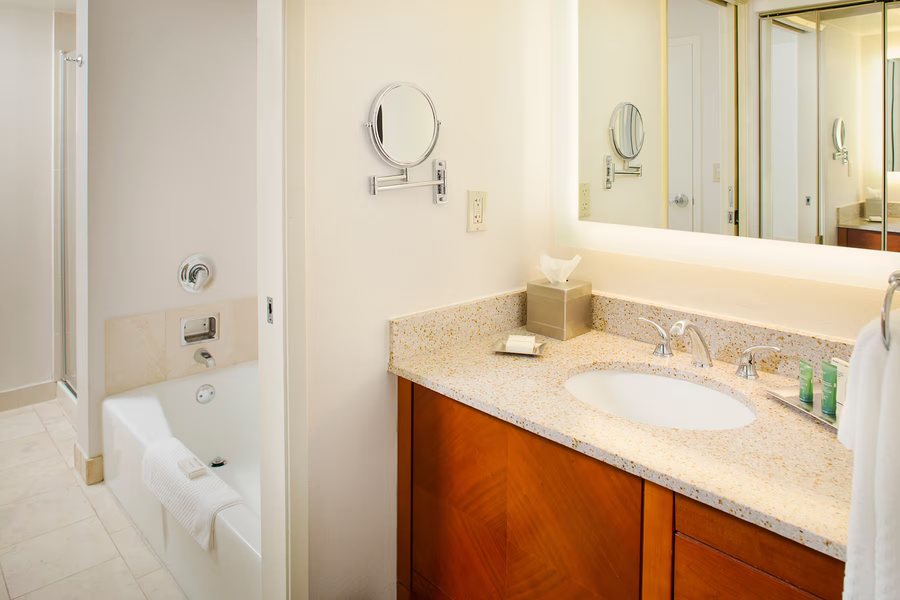 Extended Stay America Atlanta Perimeter Hammond Drive — Bathroom