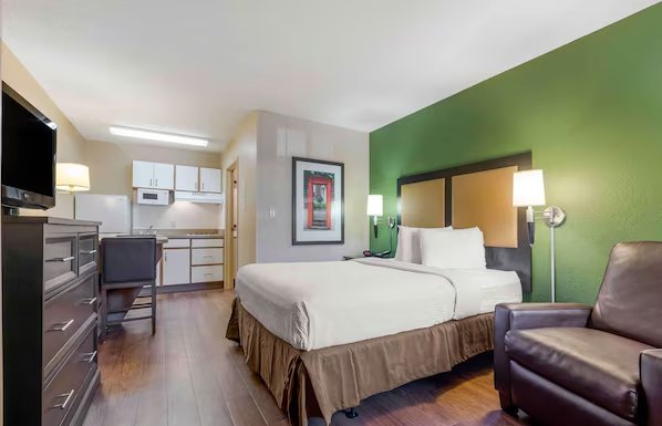 Extended Stay America Atlanta Perimeter Hammond Drive — Guest room