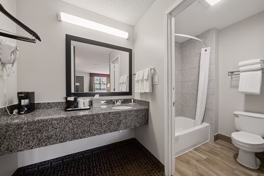 Extended Stay America Austin Round Rock North — Bathroom