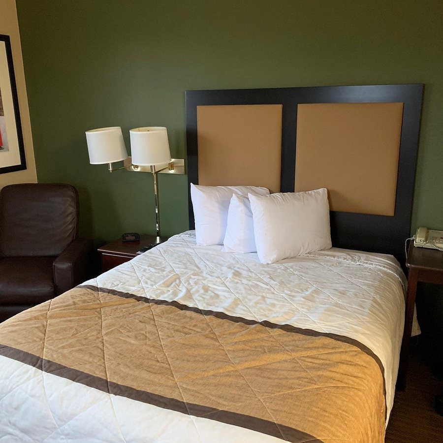 Extended Stay America Bloomington Normal — Guest room