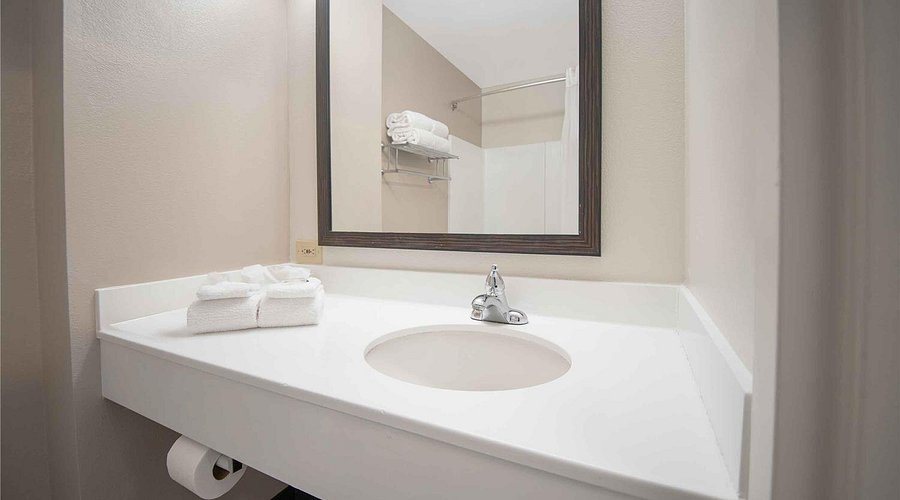 Extended Stay America Boca Raton Commerce — Bathroom
