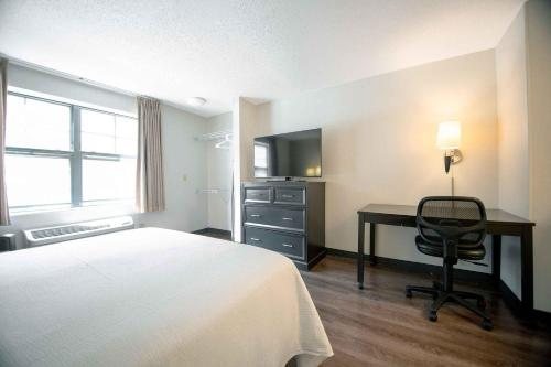 Extended Stay America Boston Waltham 32 4th Ave — Guest room