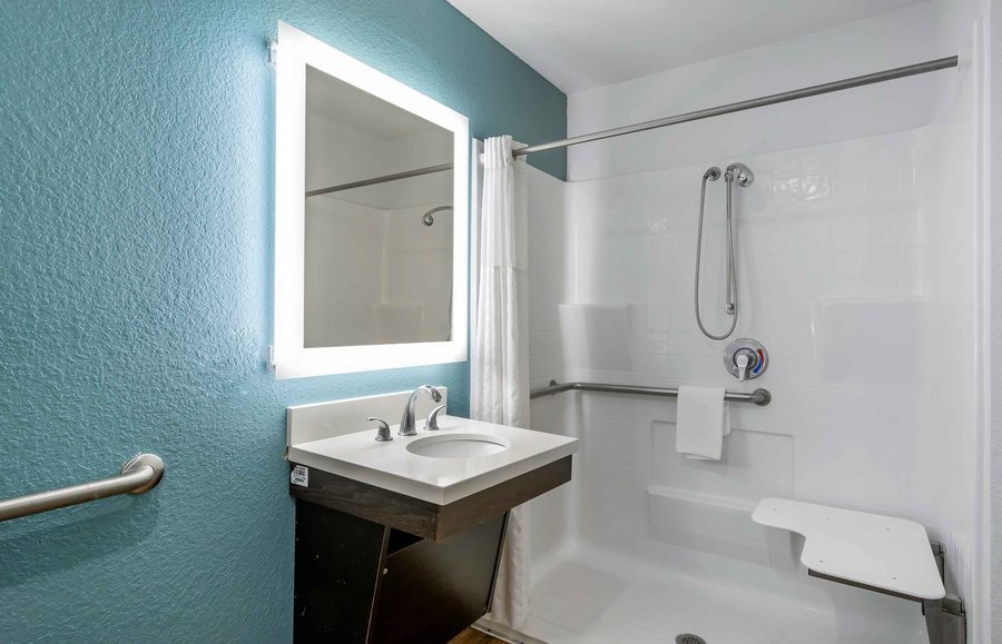 Extended Stay America Charlotte Tyvola Rd — Bathroom
