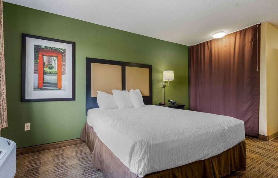 Extended Stay America Chicago Gurnee — Guest room