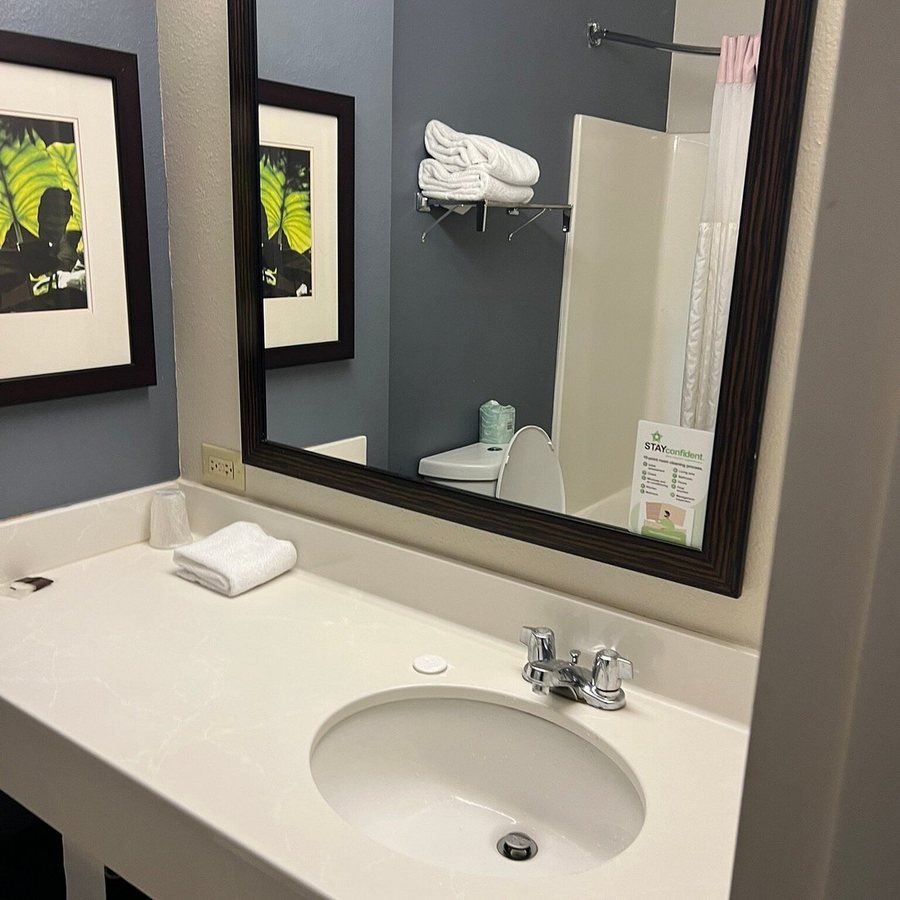 Extended Stay America Chicago Midway — Bathroom