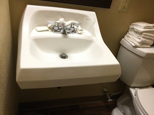 Extended Stay America Cincinnati Blue Ash Kenwood Road — Bathroom