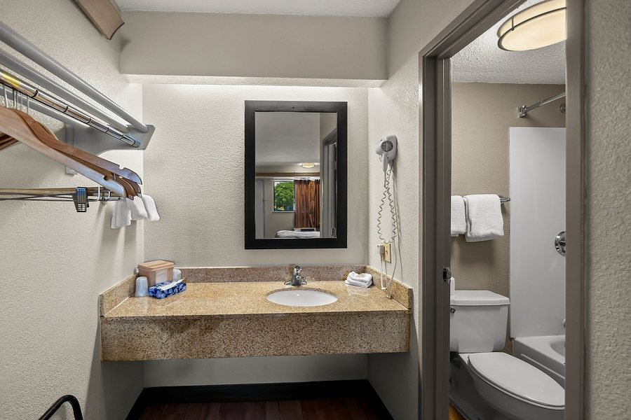 Extended Stay America Dallas DFW Airport N — Bathroom
