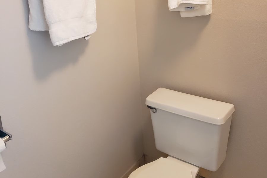 Extended Stay America Dayton North — Bathroom
