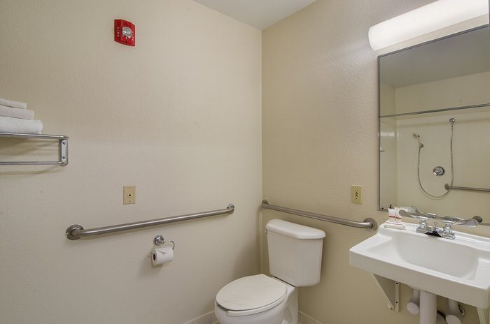 Extended Stay America Denver Cherry Creek — Bathroom