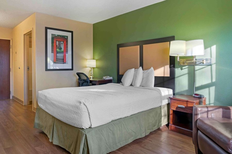 Extended Stay America Detroit Farmington Hills — Guest room