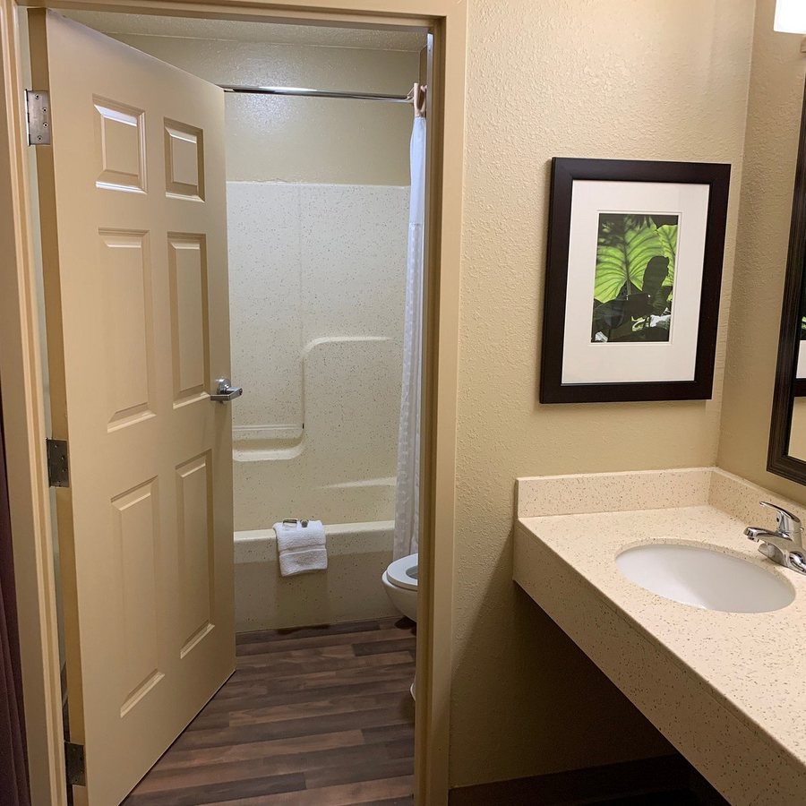 Extended Stay America Detroit Novi Orchard Hill Place — Bathroom
