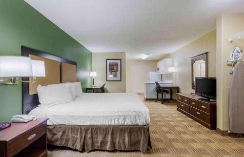 Extended Stay America Fayetteville Owen Dr NC — Guest room