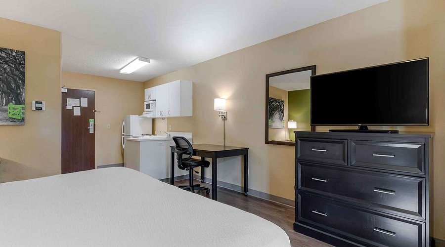 Extended Stay America Greensboro Wendover Ave Big Tree Way — Guest room