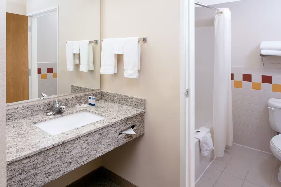 Extended Stay America Greenville Airport — Bathroom