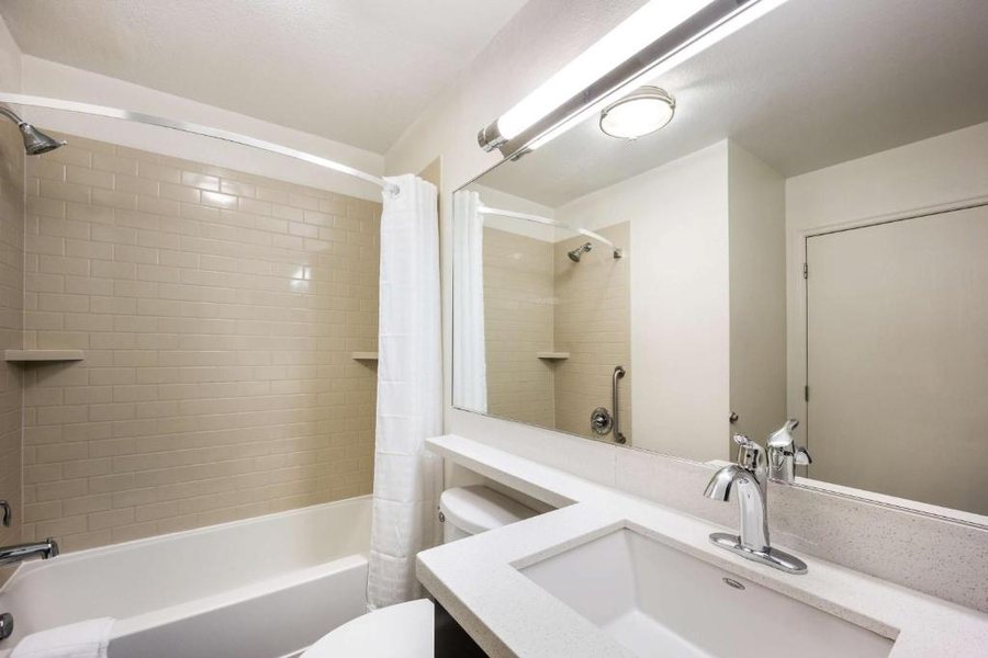 Extended Stay America Houston I 10 West Citycentre — Bathroom