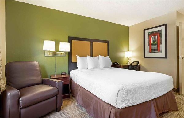 Extended Stay America Houston Willowbrook — Guest room