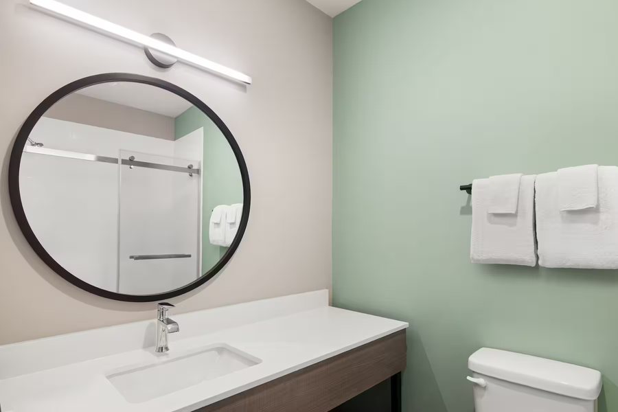 Extended Stay America Indianapolis West 86th St — Bathroom