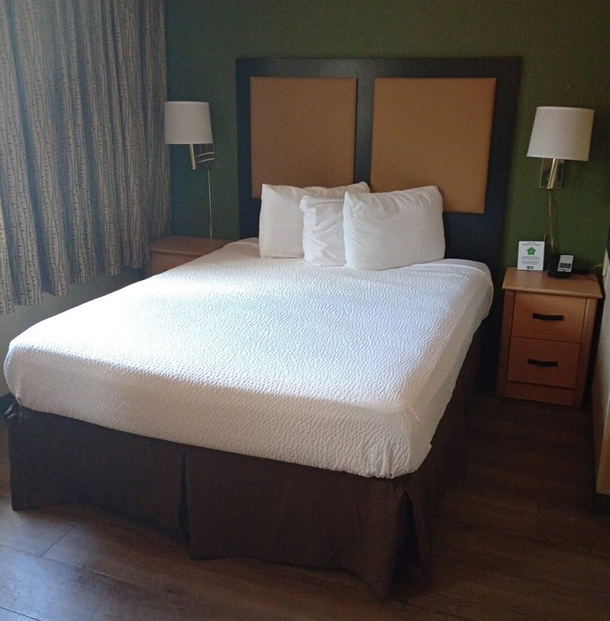 Extended Stay America Jacksonville Salisbury Rd Southpoint — Guest room