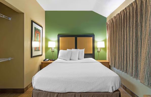 Extended Stay America Kansas City Airport Tiffany Springs — Guest room