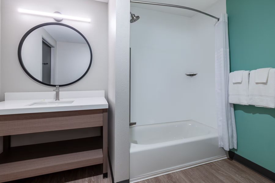 Extended Stay America Madison Junction Court — Bathroom