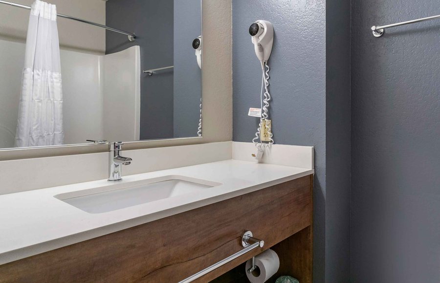 Extended Stay America Miami Downtown Brickell Cruise Port Miami Florida — Bathroom