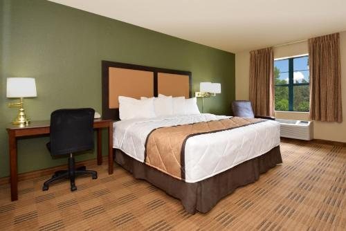 Extended Stay America Milwaukee Wauwatosa — Guest room