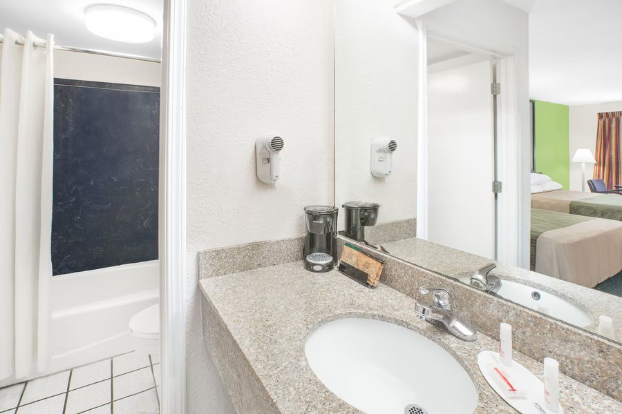 Extended Stay America Mobile Spring Hill — Bathroom