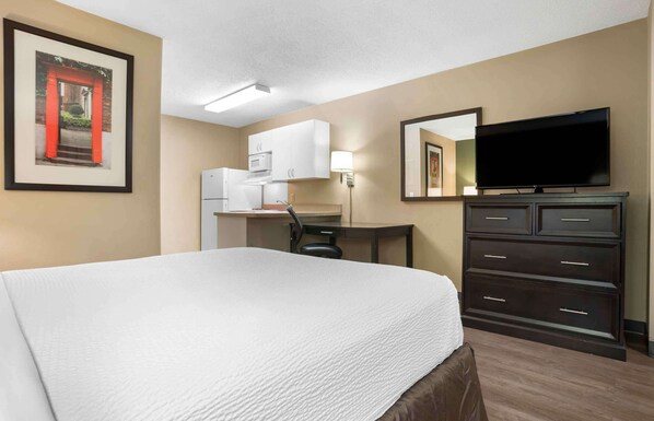 Extended Stay America Mobile Spring Hill — Guest room