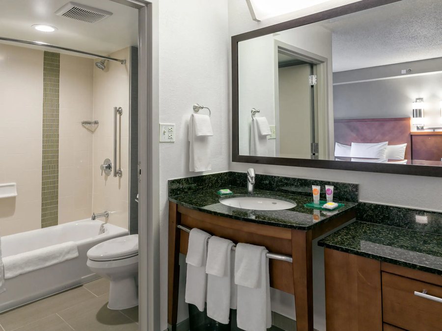Extended Stay America Nashville Franklin Cool Springs — Bathroom
