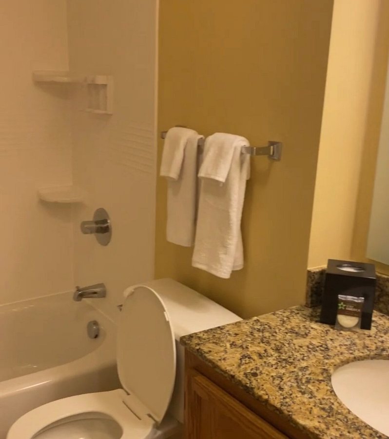 Extended Stay America Newport News Yorktown — Bathroom
