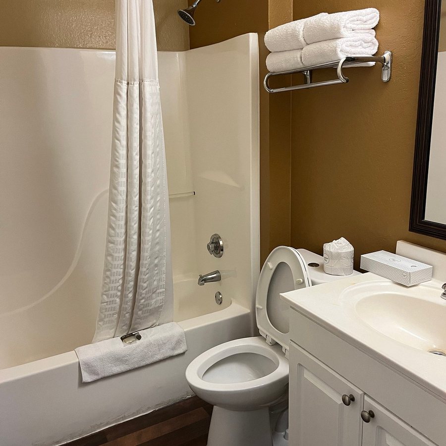 Extended Stay America Palm Springs Airport — Bathroom