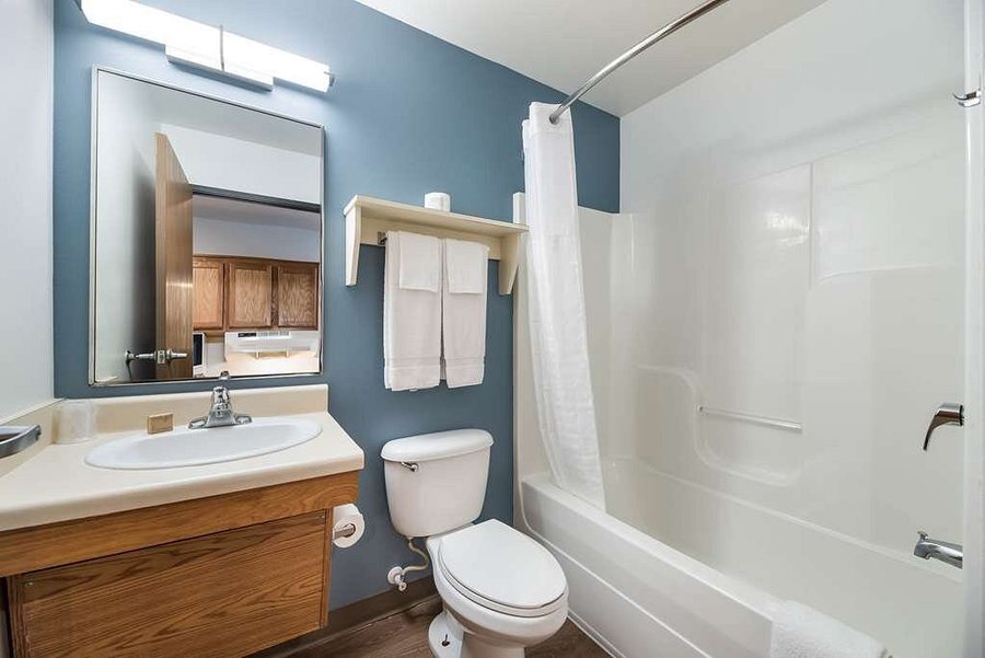 Extended Stay America Phoenix Scottsdale — Bathroom
