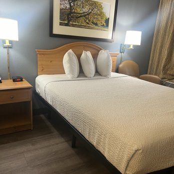 Extended Stay America Phoenix Scottsdale — Guest room