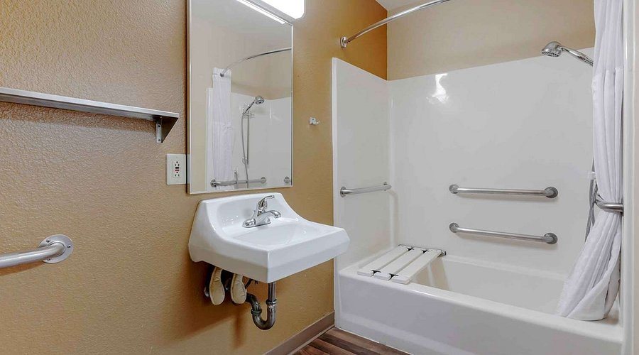 Extended Stay America Pleasant Hill Buskirk Ave — Bathroom