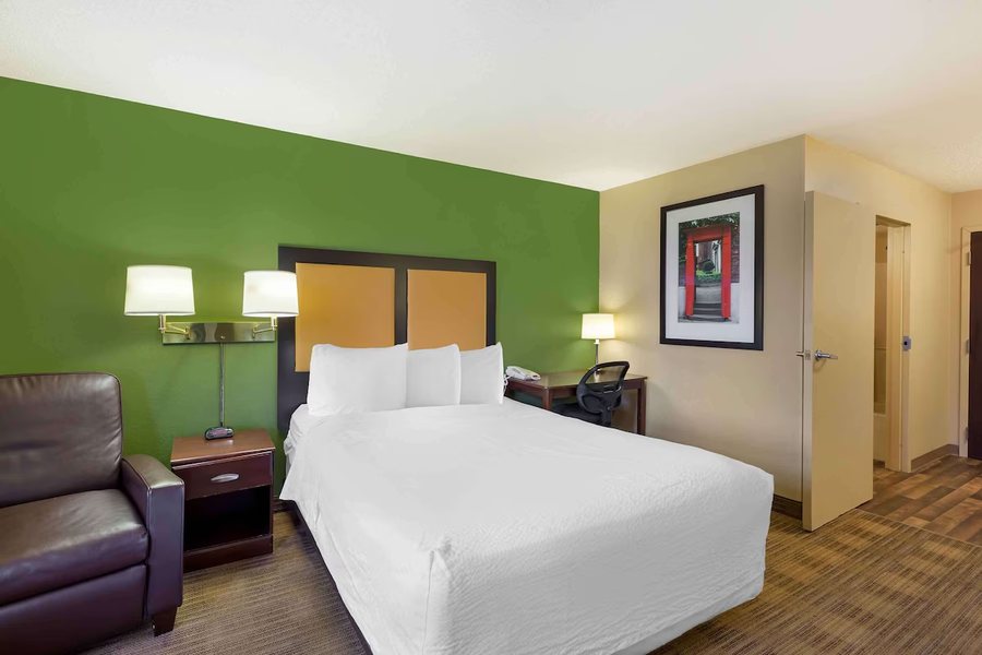 Extended Stay America Premier Suites Cleveland Independence — Guest room