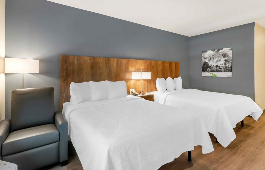 Extended Stay America Premier Suites Fort Myers Airport — Guest room