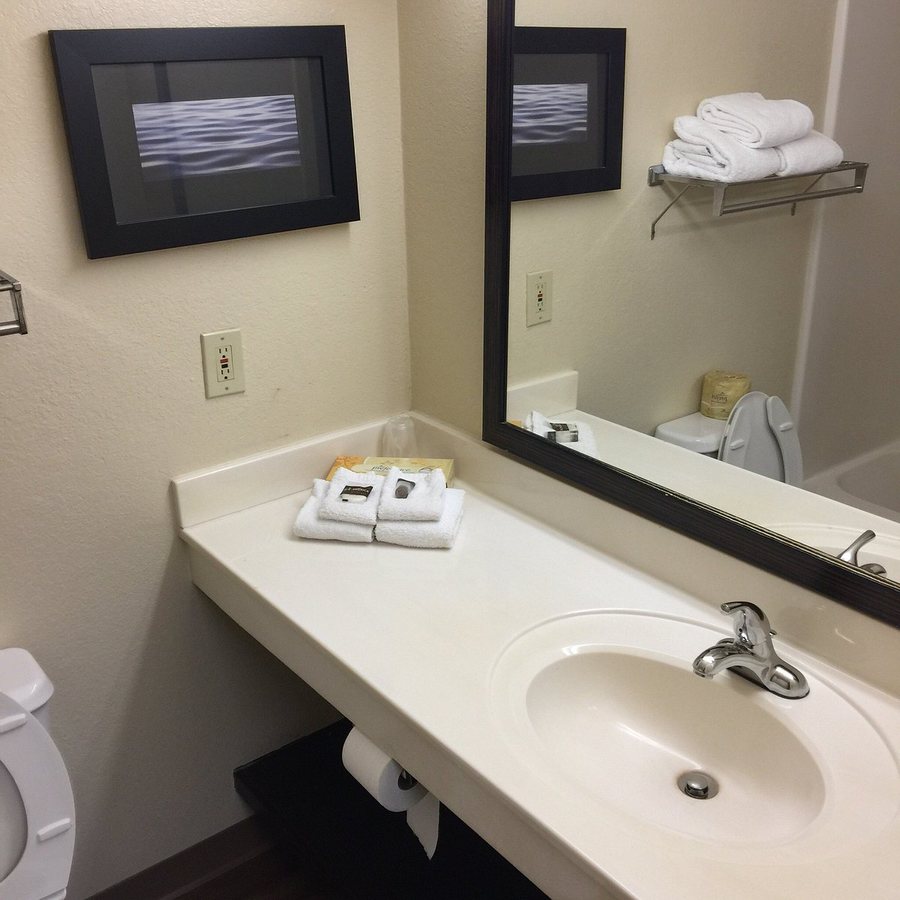Extended Stay America Raleigh North Raleigh Wake Towne Drive — Bathroom