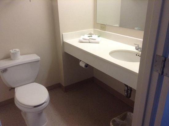 Extended Stay America Reno South Meadows — Bathroom