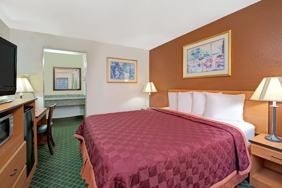 Extended Stay America Sacramento White Rock Rd — Guest room