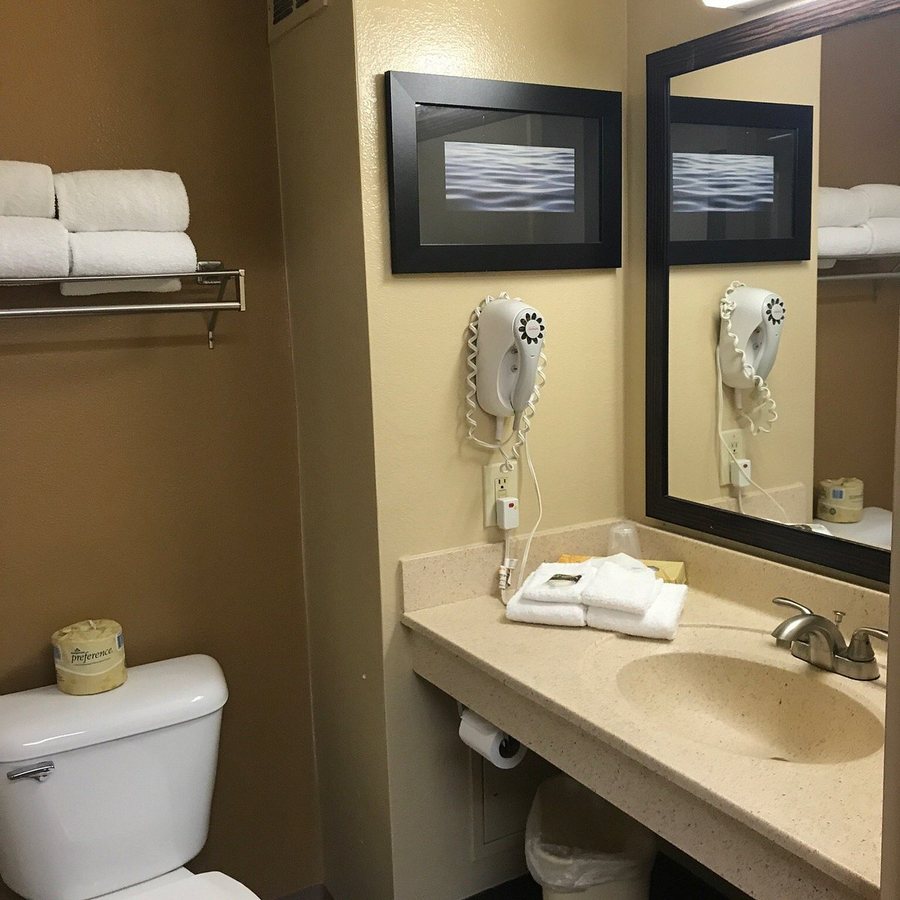 Extended Stay America Santa Barbara Calle Real — Bathroom